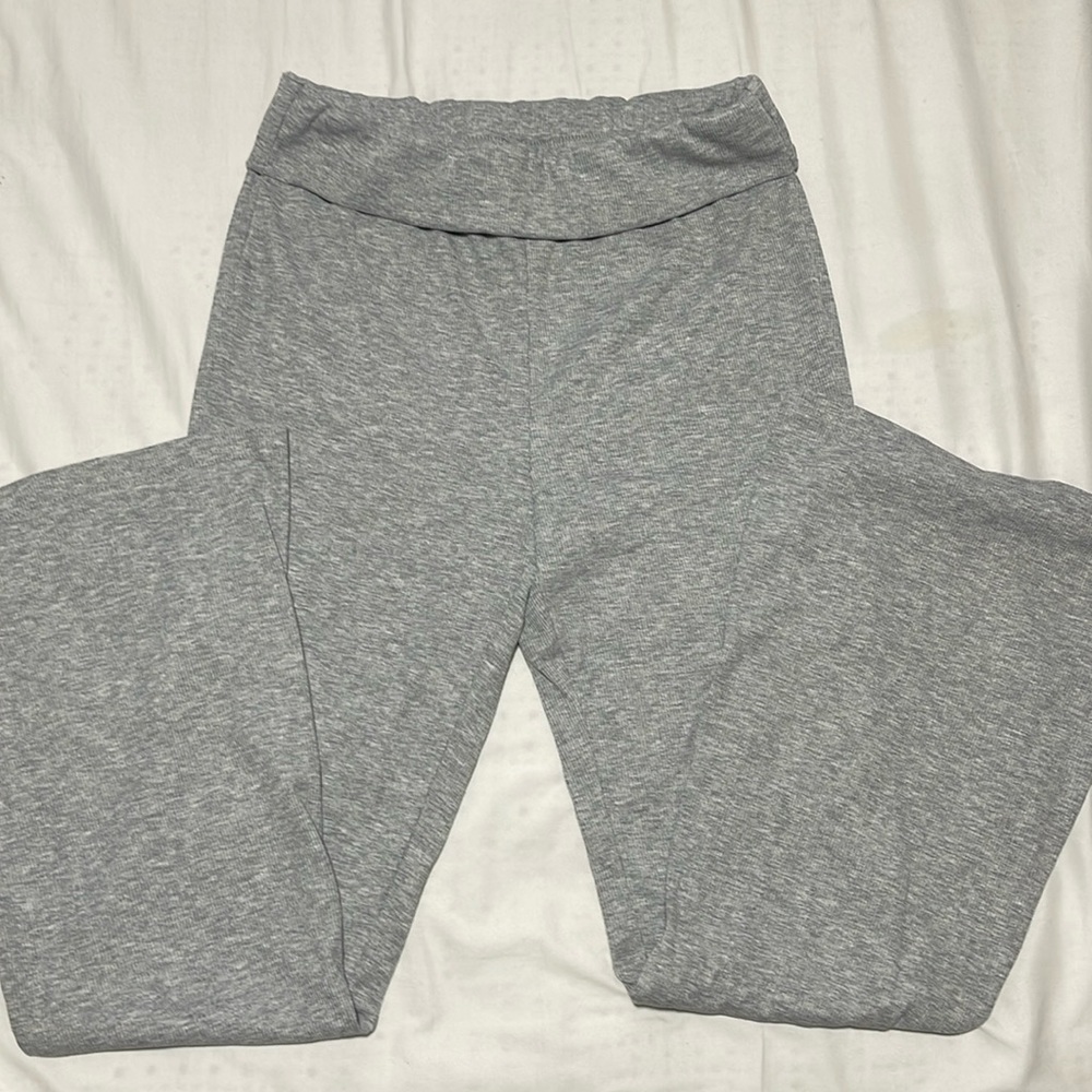 Flared leggings in a thick material with folded waist band. Brand is from shein